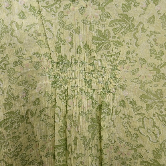 Eddie Bauer green floral smocked peasant top size medium feminine boho smocked - Picture 8 of 11